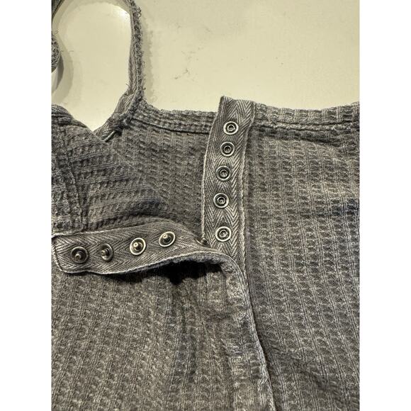 We The Free People Gray Waffle Cropped Top Women’s Size XS Hidden Buttons Boho - Picture 4 of 8